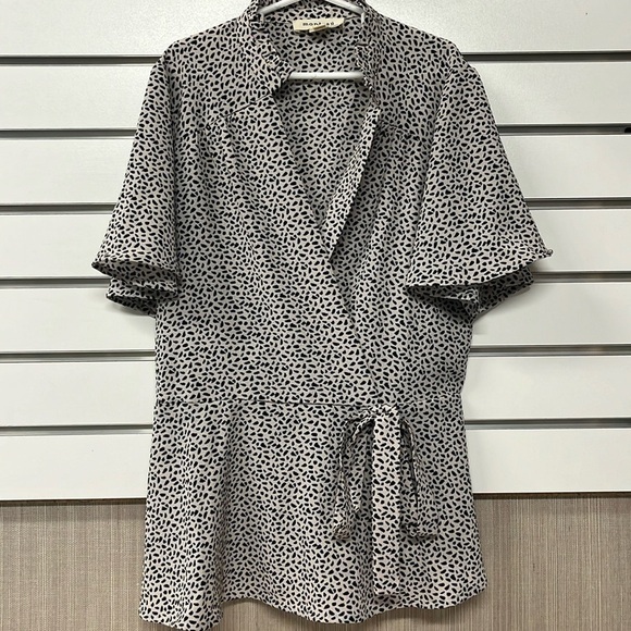 Monteau Los Angeles size small‎ blouse - Picture 1 of 5